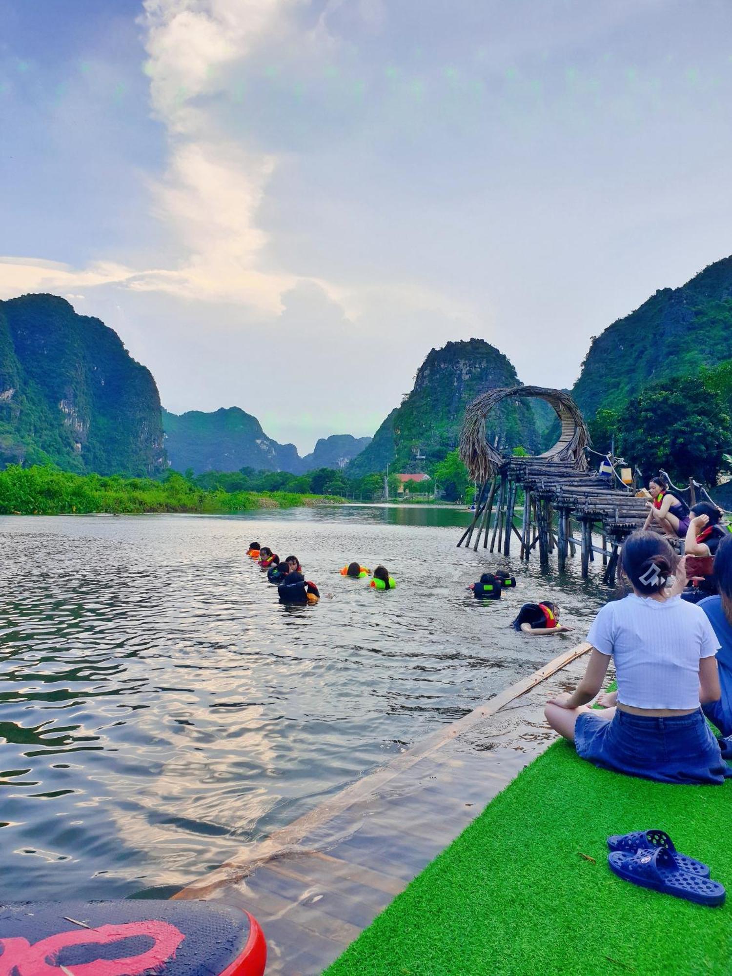 Quoc Khanh Bamboo Homestay Νιν Μπιν Εξωτερικό φωτογραφία
